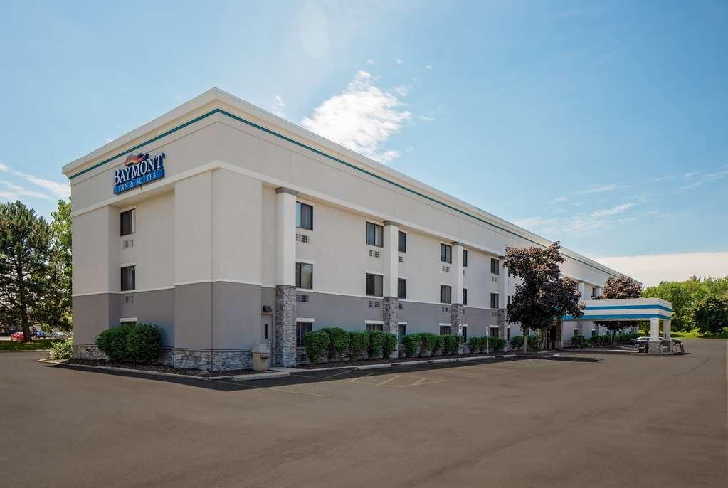 Baymont By Wyndham Detroit Airport/Romulus Hotel Exterior photo